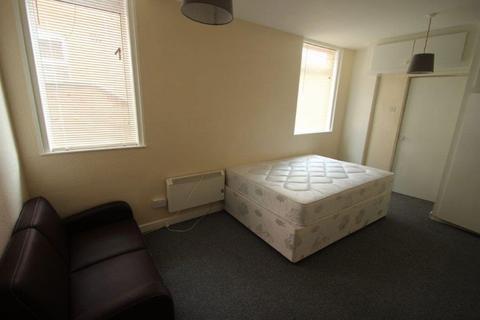 Studio to rent, Fosse Road South, Leicester