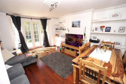 2 bedroom flat for sale, Station Road, New Barnet