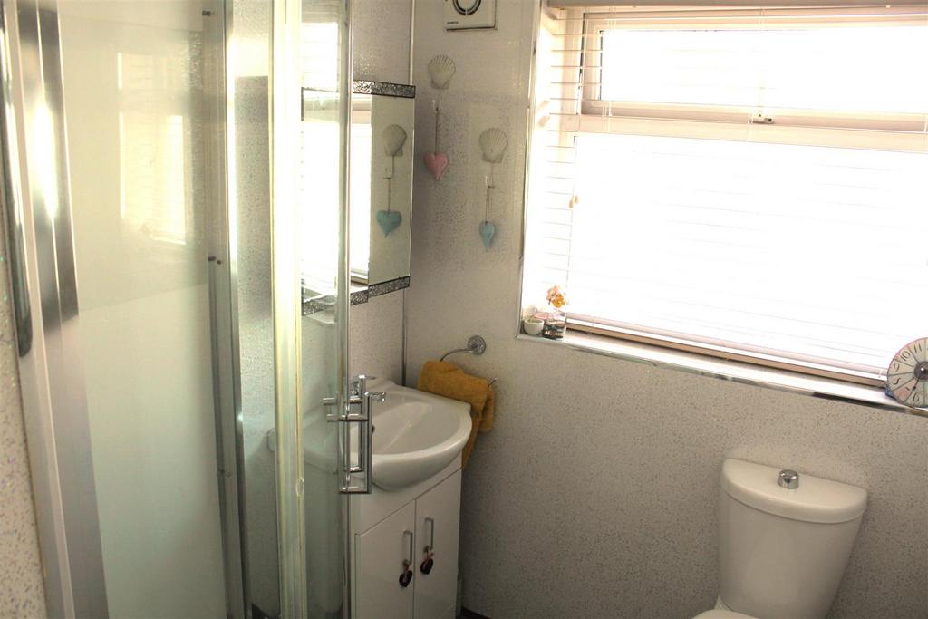 3 piece shower room