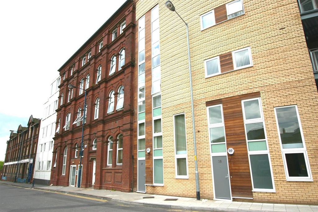 Marsh Street, Walsall 2 bed apartment to rent £750 pcm (£173 pw)