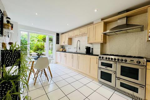 5 bedroom detached house for sale, Sweet Bay Crescent, Ashford