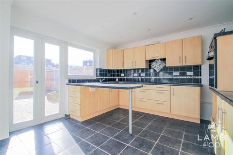 4 bedroom terraced house for sale, Madeira Road, Holland-on-Sea CO15