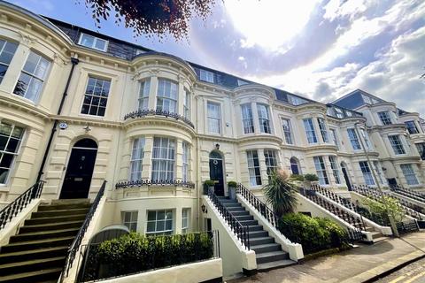 6 bedroom house for sale, Crown Terrace, Scarborough