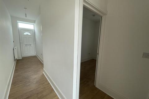 2 bedroom flat to rent, Ammanford Road, Ammanford SA18