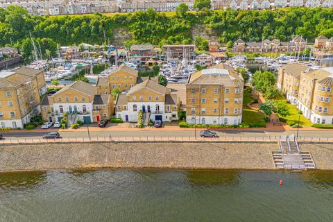 2 bedroom end of terrace house for sale, John Batchelor Way, Penarth CF64