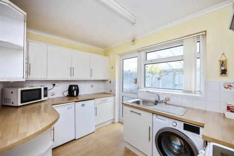 75 Brook Way, Lancing, BN15 8DH