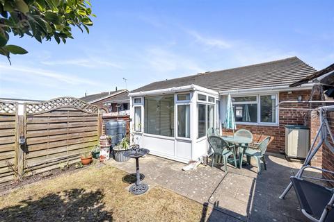 75 Brook Way, Lancing, BN15 8DH