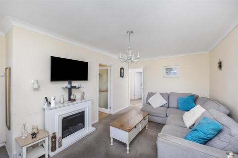 75 Brook Way, Lancing, BN15 8DH