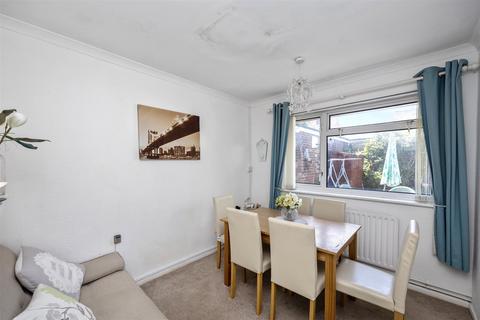 75 Brook Way, Lancing, BN15 8DH