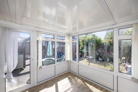 75 Brook Way, Lancing, BN15 8DH