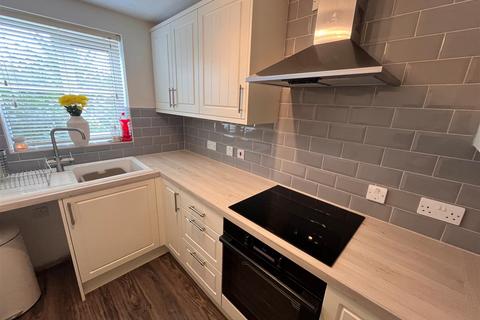 2 bedroom semi-detached house for sale, Middle Close, Swadlincote DE11