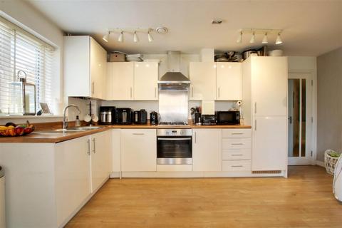 2 bedroom flat for sale, Constables Way, Hertford