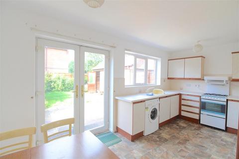 3 bedroom semi-detached house to rent, Berryman Way, Hessle