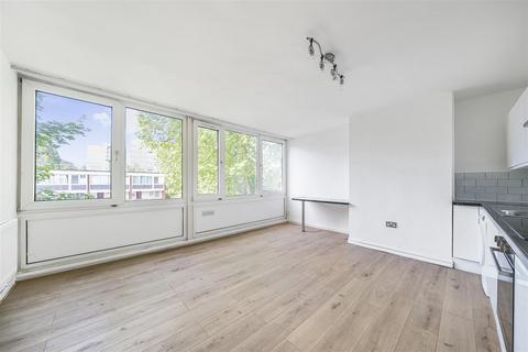 4 bedroom flat to rent, Sherfield Gardens, Roehampton SW15