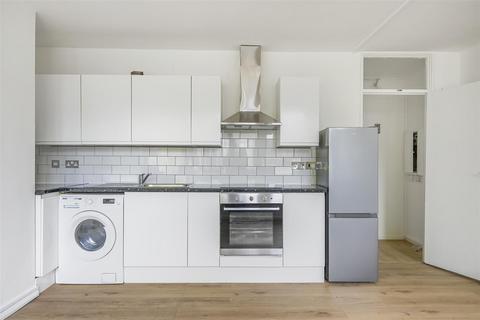 4 bedroom flat to rent, Sherfield Gardens, Roehampton SW15