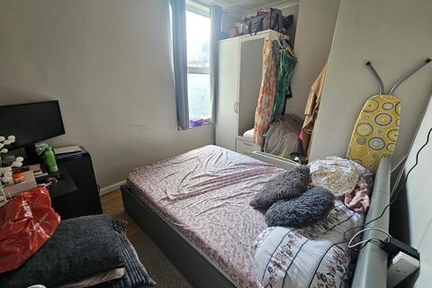 1 bedroom flat for sale, Victoria Road, Aldershot