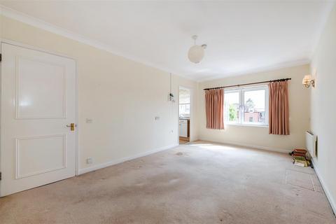 1 bedroom retirement property for sale, Henty Gardens, Chichester