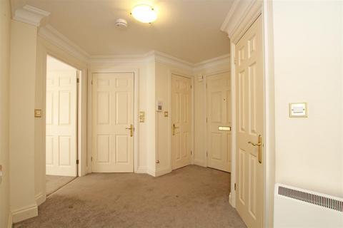 2 bedroom retirement property for sale, Deanery Close, Chichester