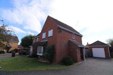 3 bedroom semi-detached house to rent, Cloverfields, Bury St. Edmunds IP31