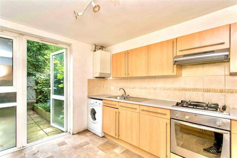 3 bedroom apartment to rent, Rydston Close, London