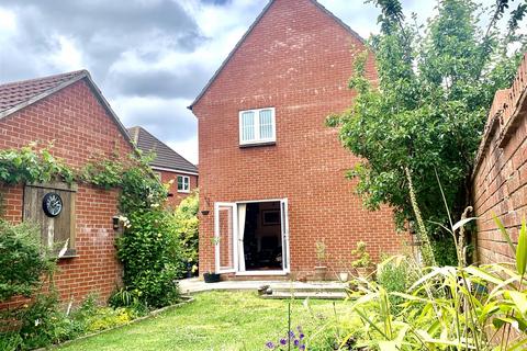 3 bedroom detached house to rent, Jubilee Road, Devizes