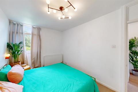 3 bedroom maisonette for sale, Kirton Gardens, London E2