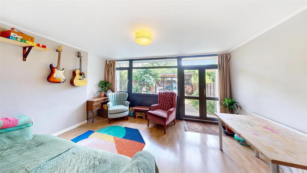 7 Kirton Gardens - g KJFp AUA85x NIcj1 Fid T.jpg