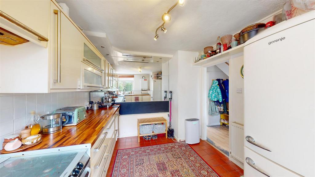 7 Kirton Gardens - 92jz5 GTBv Vj ODXUXPh Yk.jpg