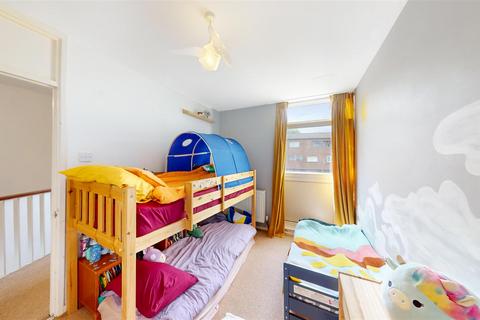 7 Kirton Gardens, London, E2 7LS