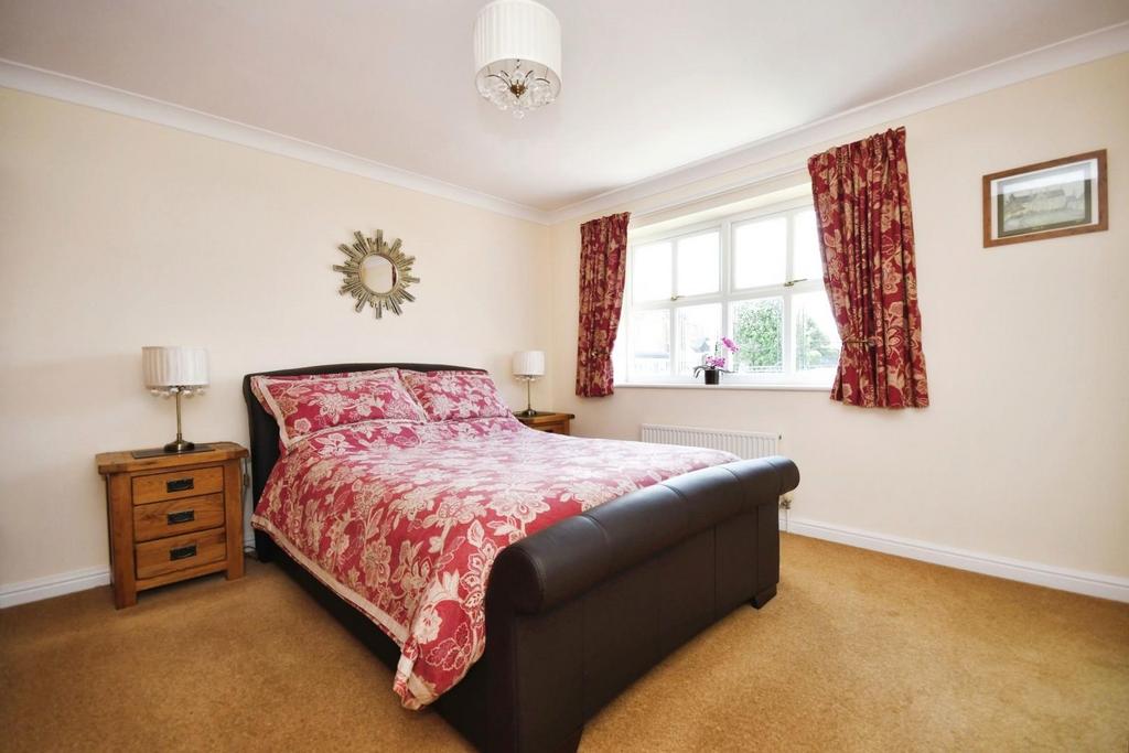 BEDROOM 1.jpg