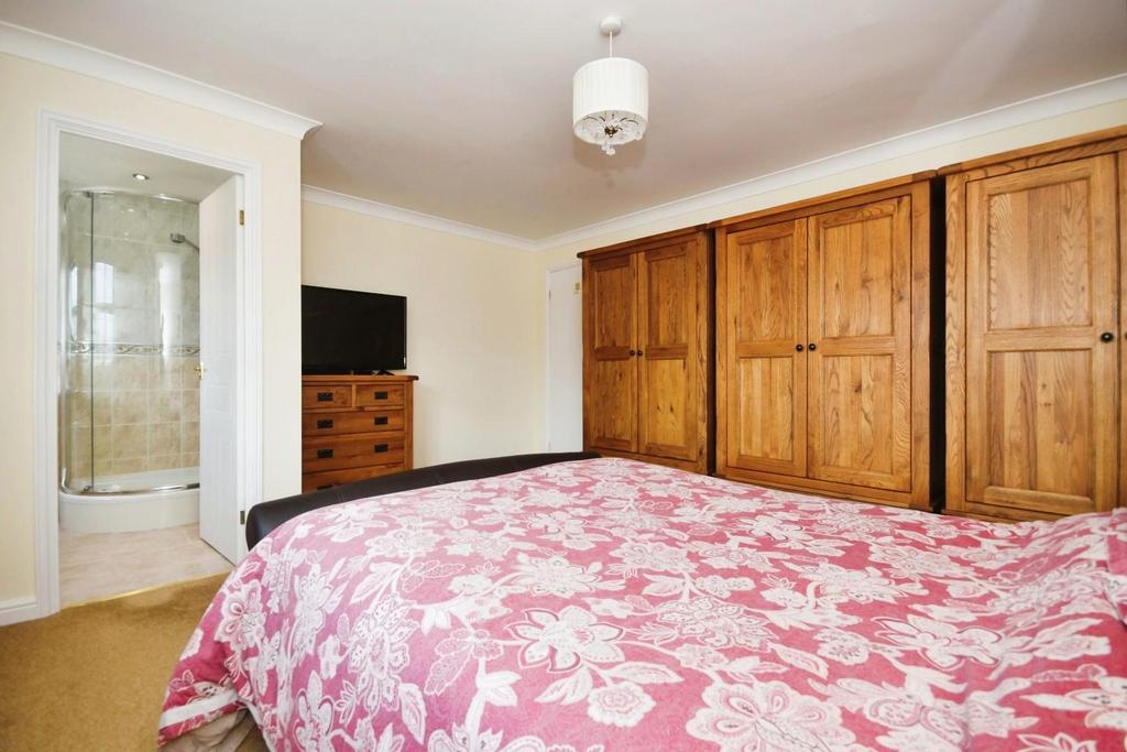 BEDROOM 1 02.jpg