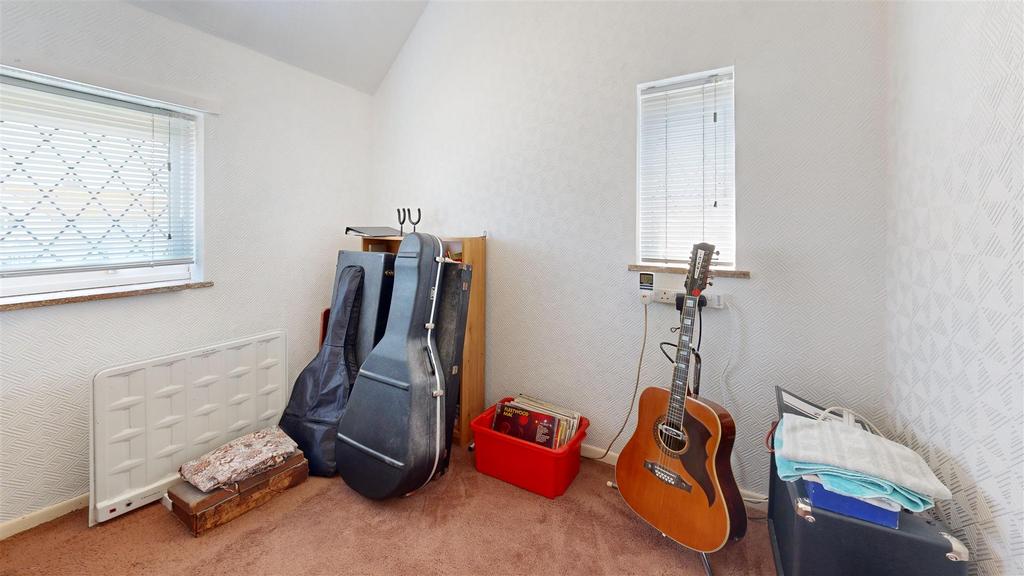 65-Pound-Piece-Bedroom 4.jpg