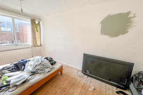 2 bedroom flat for sale, Warham Road, South Croydon