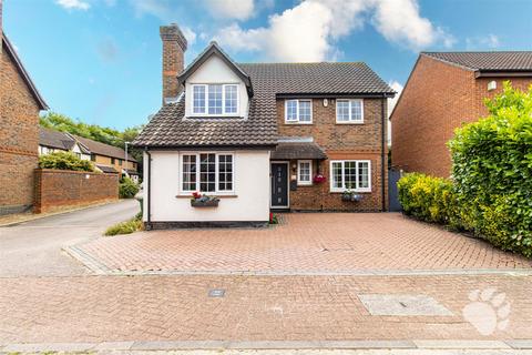 4 bedroom detached house for sale, The Pines, Basildon SS15