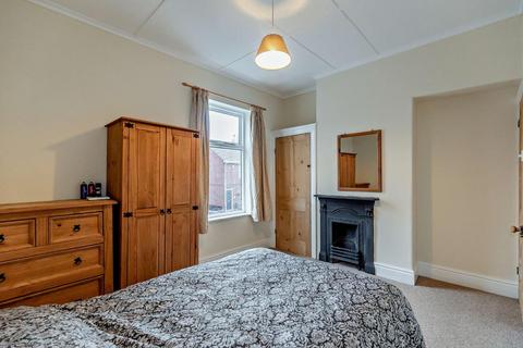 2 bedroom house to rent, Linton Street, Holgate, York