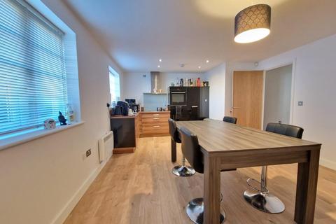 2 bedroom flat to rent, Russet House, Birch Close, York