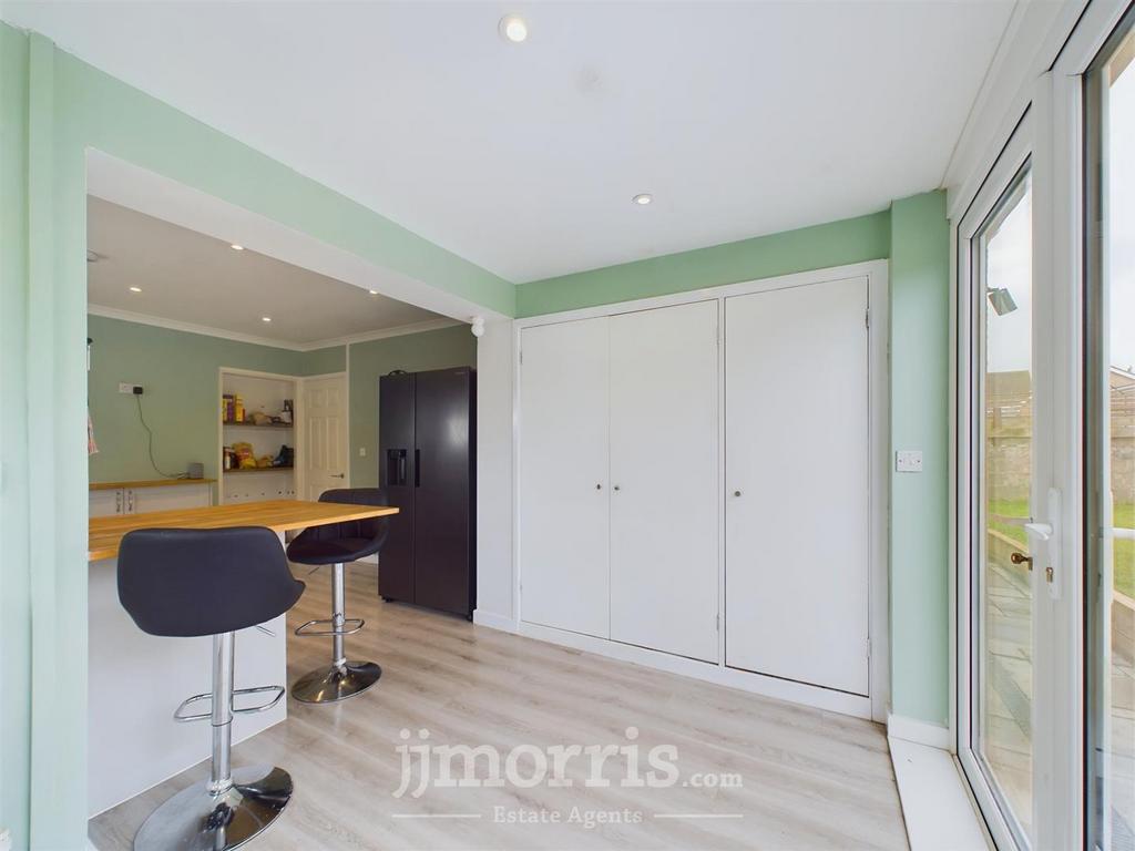 Kitchen/Dining area