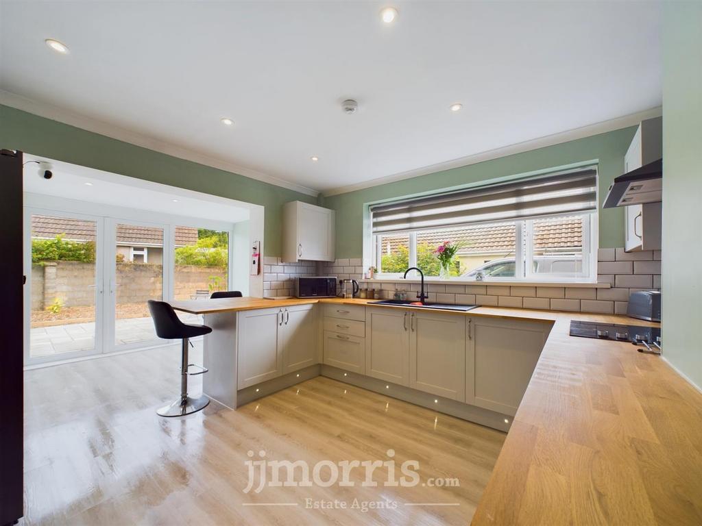 Kitchen/Dining area