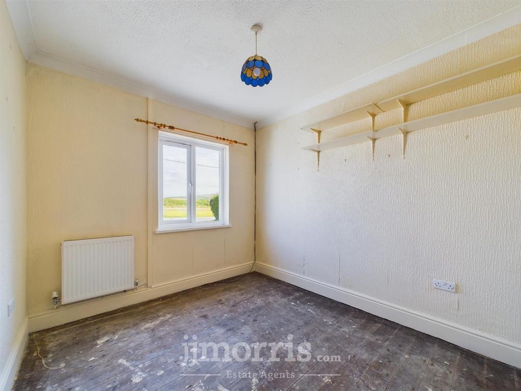 Bedroom 2  (front)