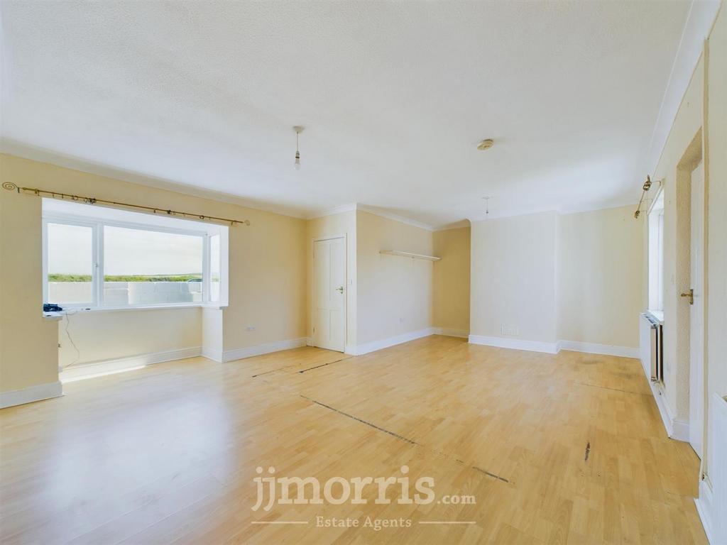 Sitting/Dining Room