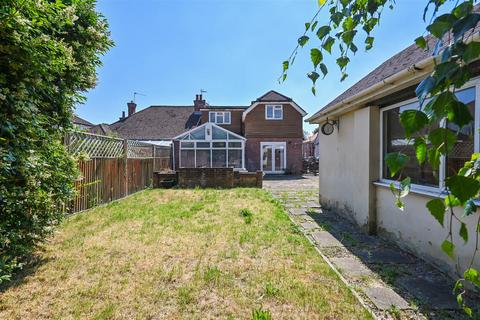 4 bedroom bungalow for sale, Rowlands Avenue, Waterlooville