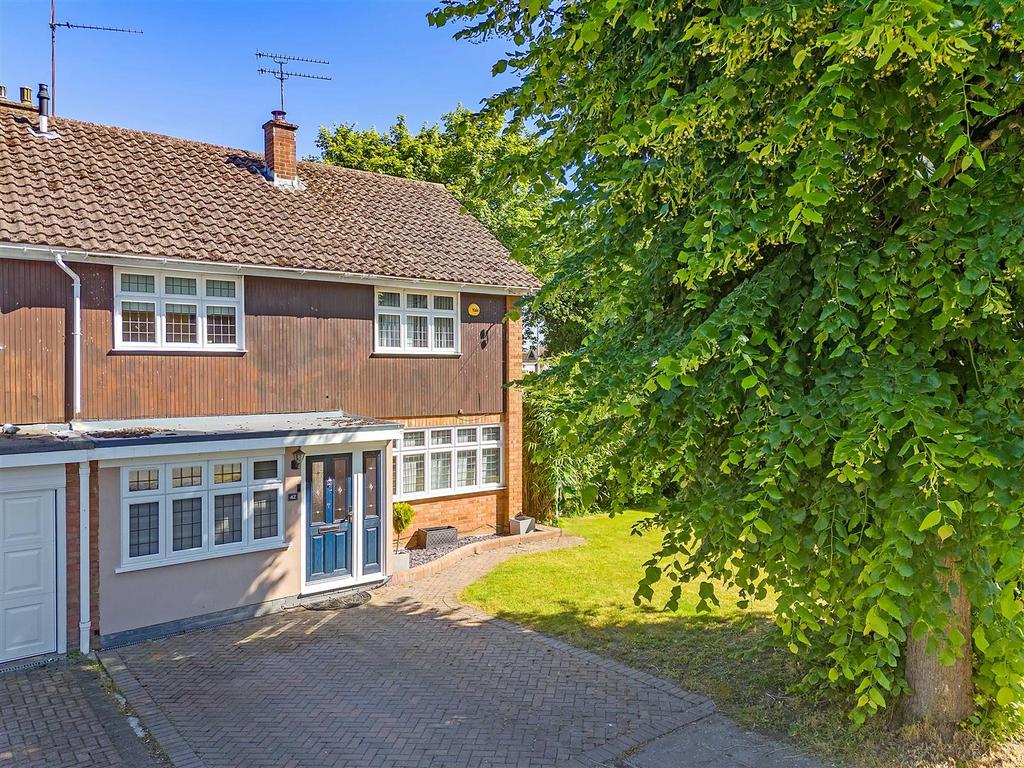 The Paddocks, Ingatestone 3 bed semidetached house for sale £725,000