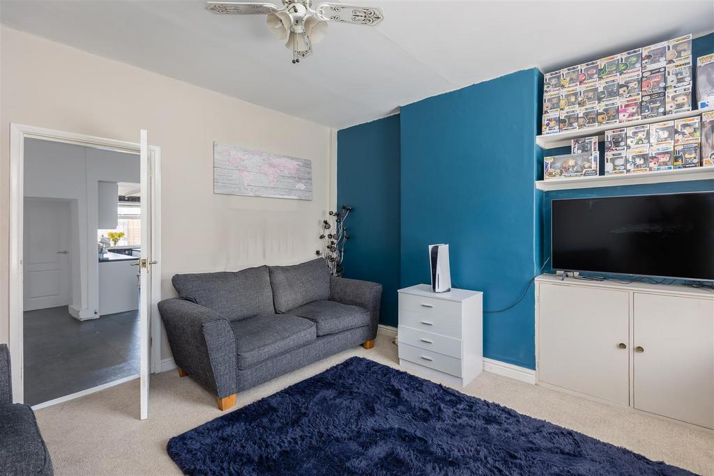 Mill Street 105 Sitting Room-2.jpg