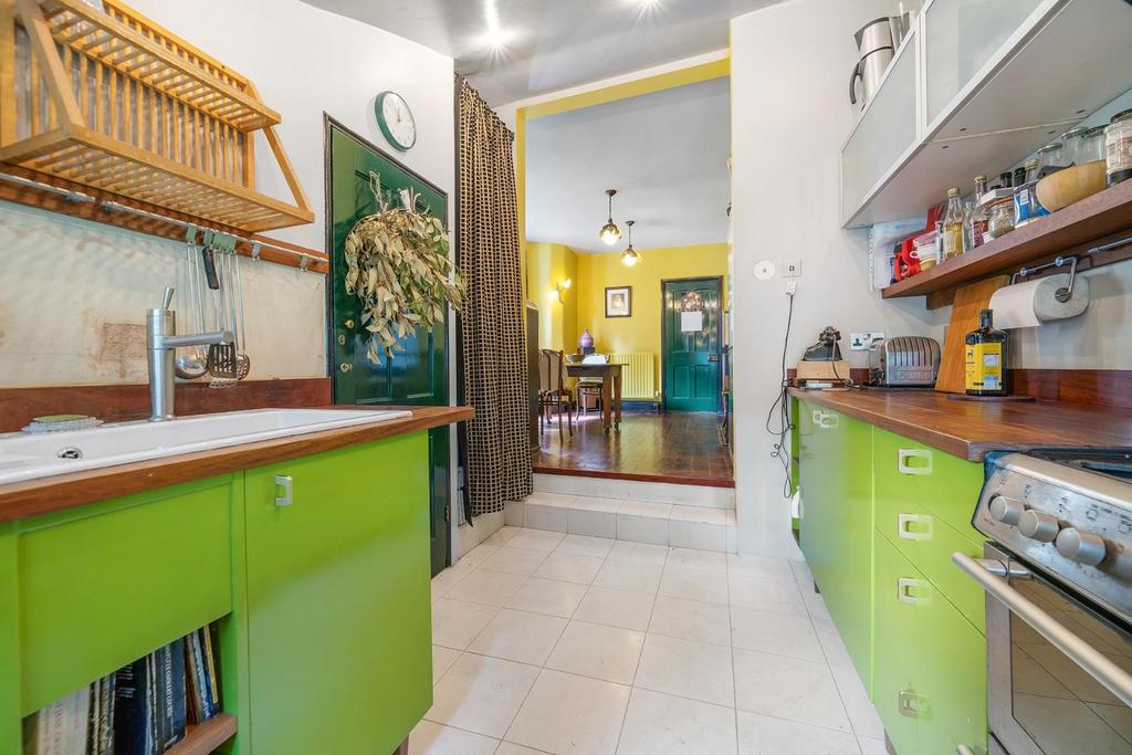 Kitchen (2).jpg