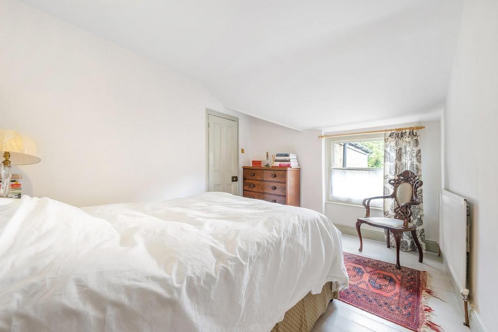 Bedroom 1.jpg