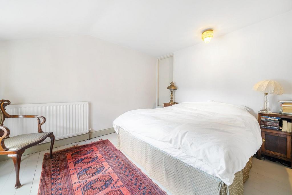Bedroom 1 (2).jpg