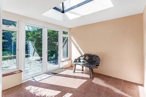 12 Dudley Grove, Epsom, KT18 7NB
