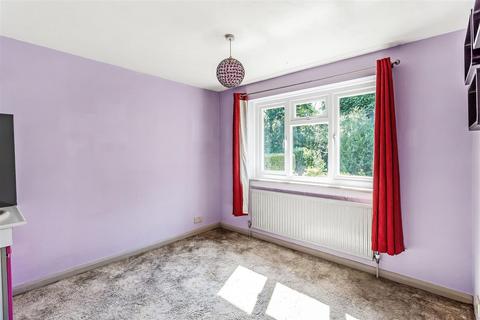 12 Dudley Grove, Epsom, KT18 7NB