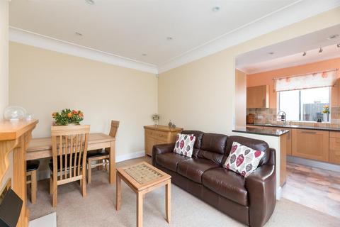 3 Benton Park Road, Rawdon, Leeds, LS19 6LY