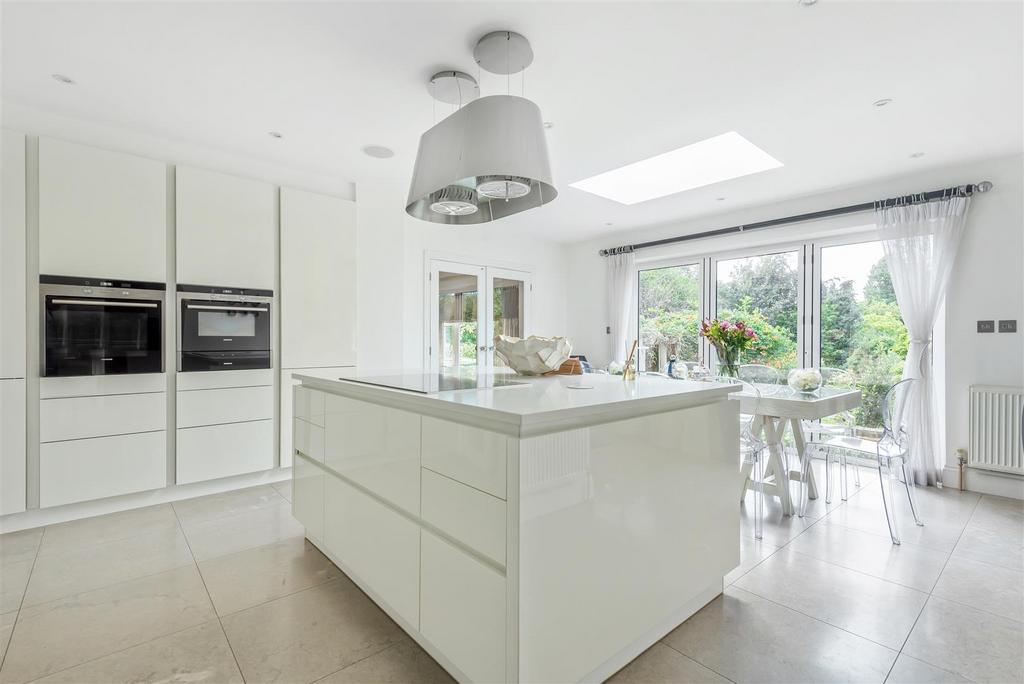 Kitchen / Breakfast Room